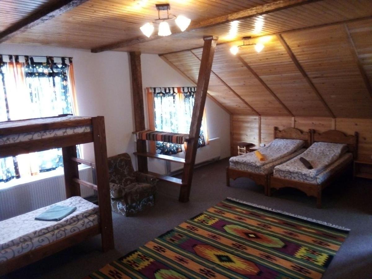 Guest House Mansarda Yaremche Bagian luar foto