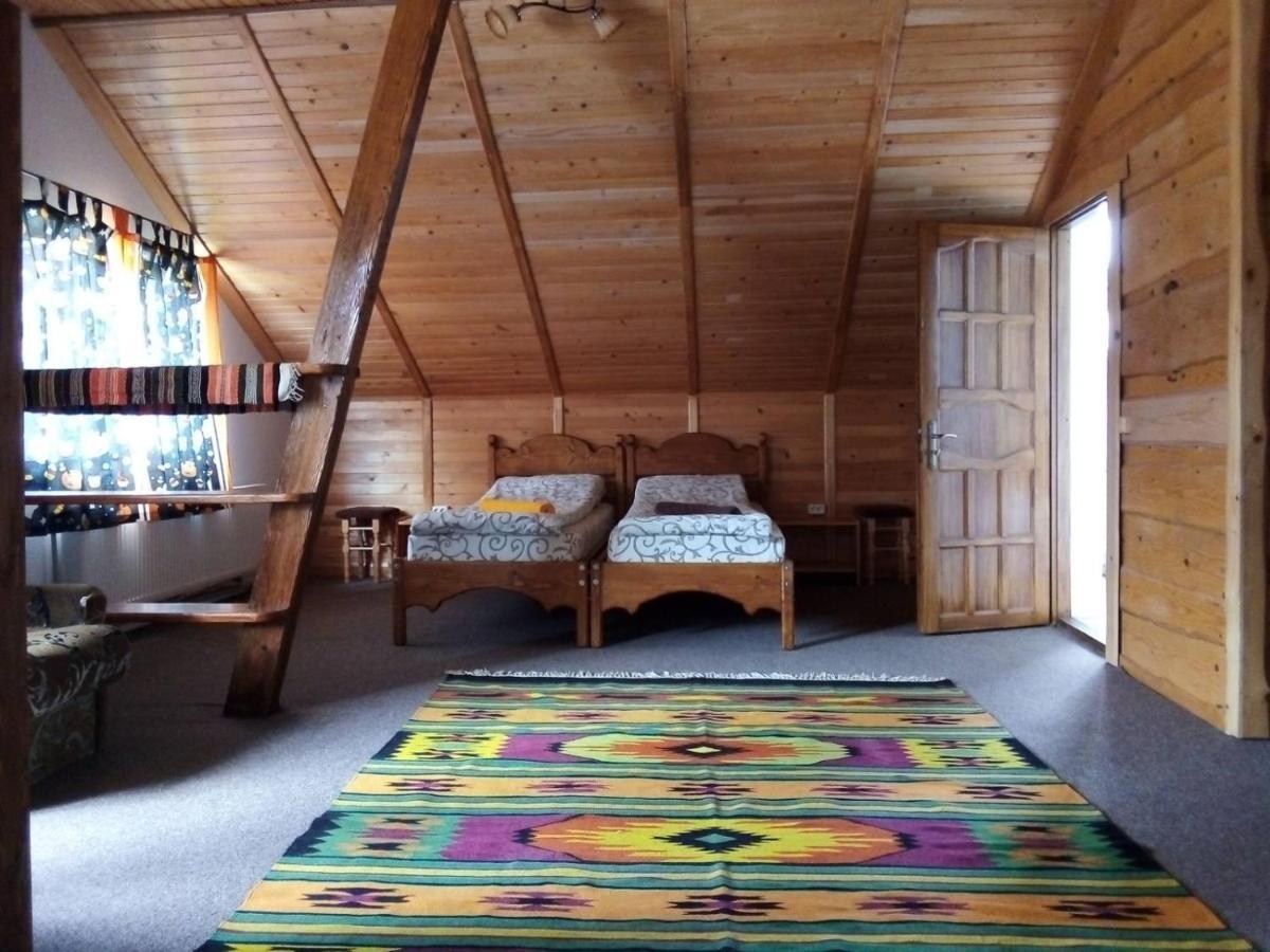 Guest House Mansarda Yaremche Bagian luar foto