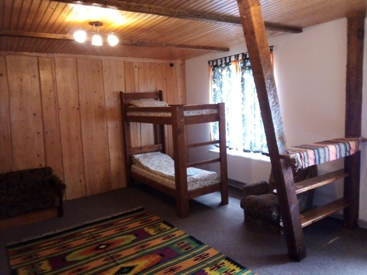 Guest House Mansarda Yaremche Bagian luar foto