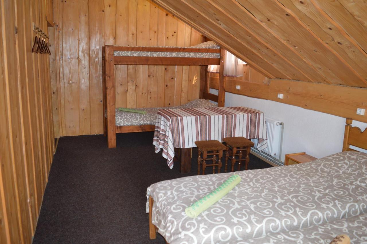 Guest House Mansarda Yaremche Bagian luar foto