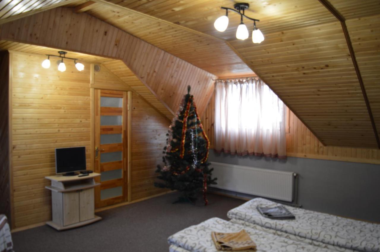 Guest House Mansarda Yaremche Bagian luar foto