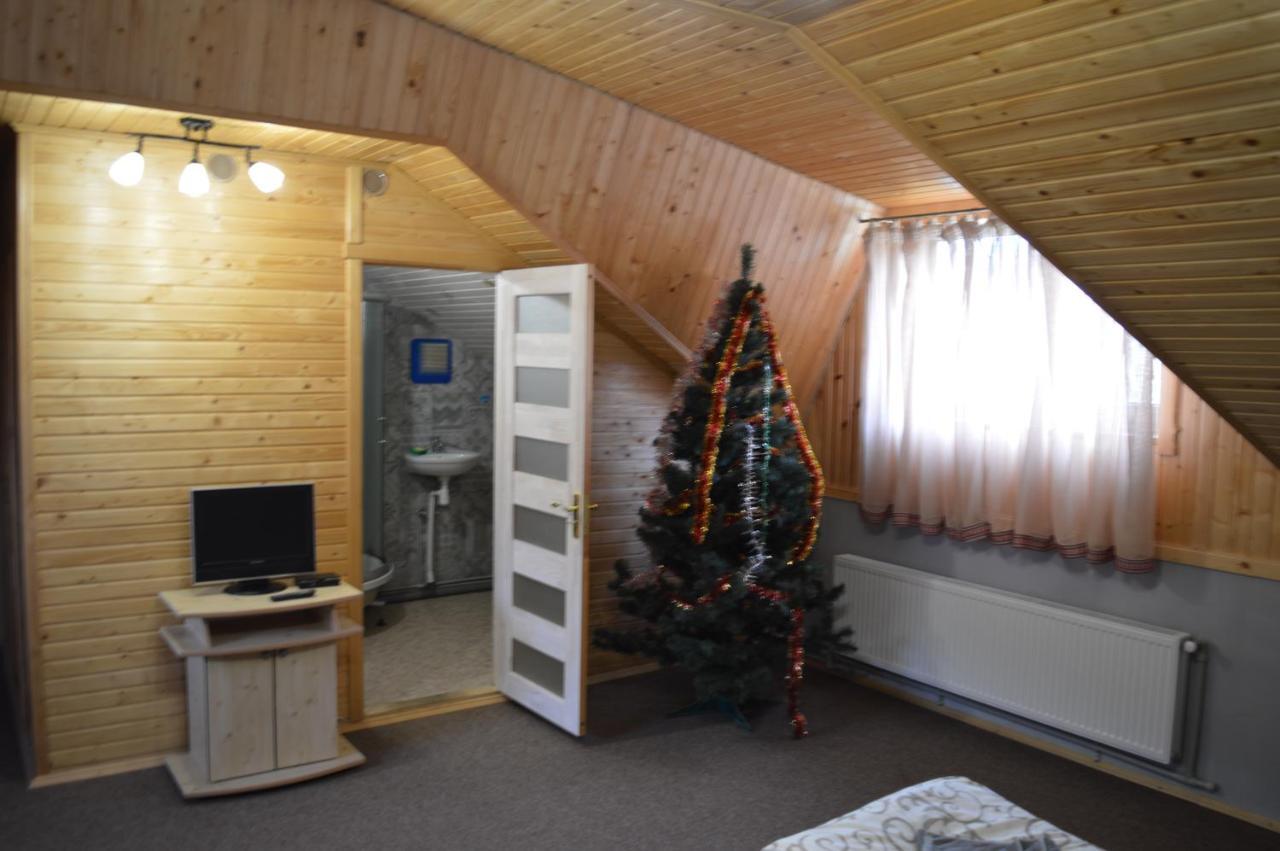 Guest House Mansarda Yaremche Bagian luar foto
