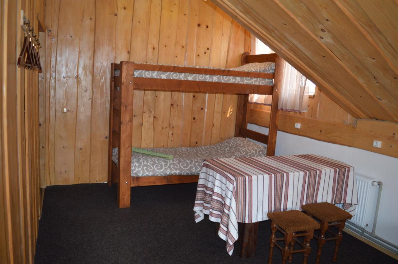 Guest House Mansarda Yaremche Bagian luar foto